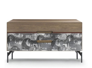 Деревянный шкаф с ящиками