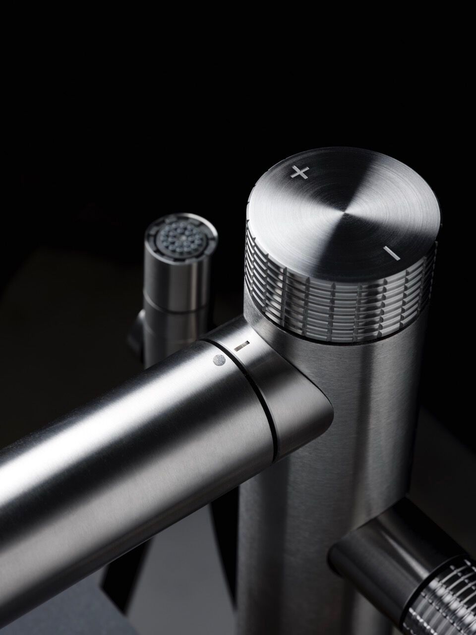 Смеситель для ванны из нержавеющей стали с ручным душем BEAMTECH App ARCH-00150677 - Вид №4