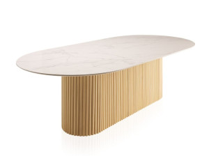 Деревянный овальный обеденный стол