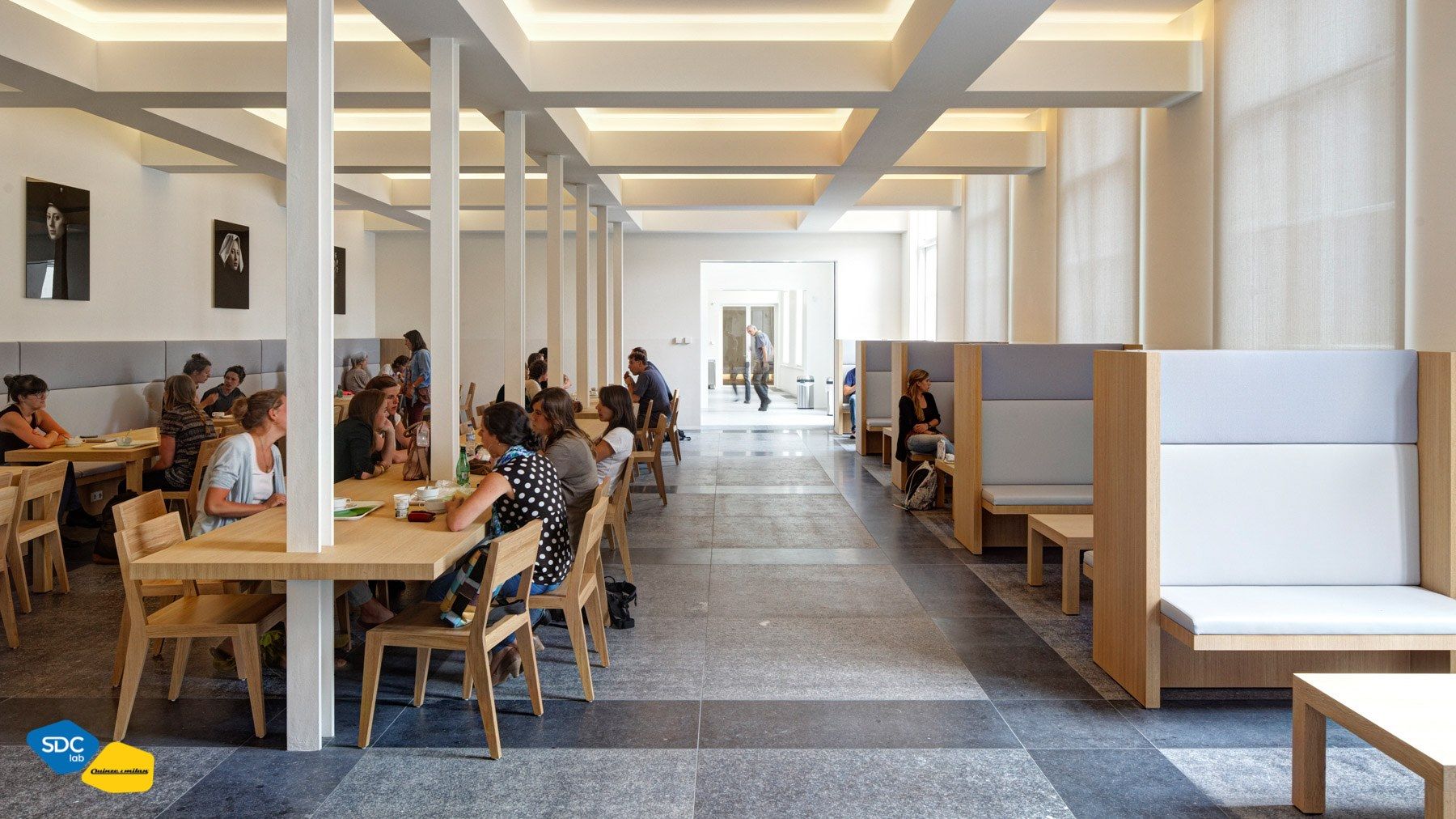 Деревянный стул ресторана Quinze & Milan номер 26 ARCH-00145734 - Вид №3