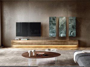 Оборудованная стеклянная стена с подставкой для телевизора