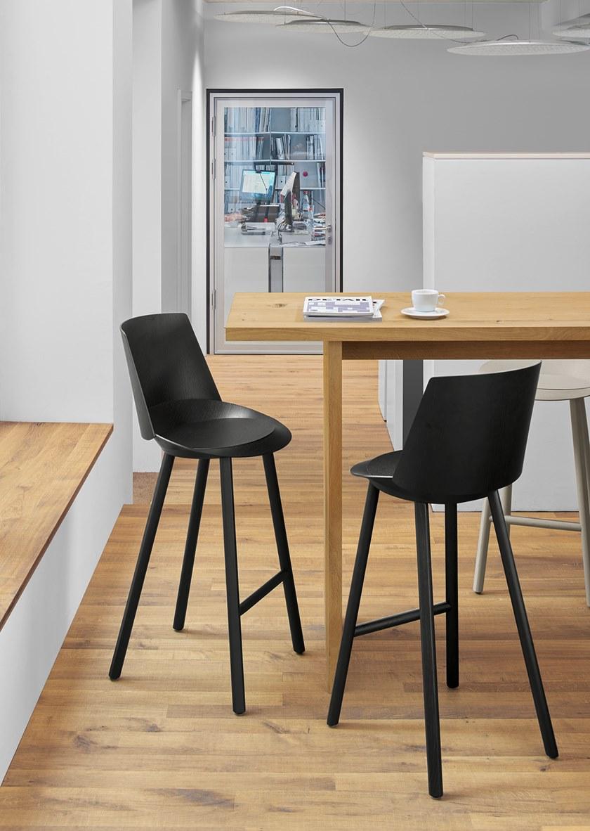 e15 Высокий деревянный табурет со спинкой  St10  - Вид №4