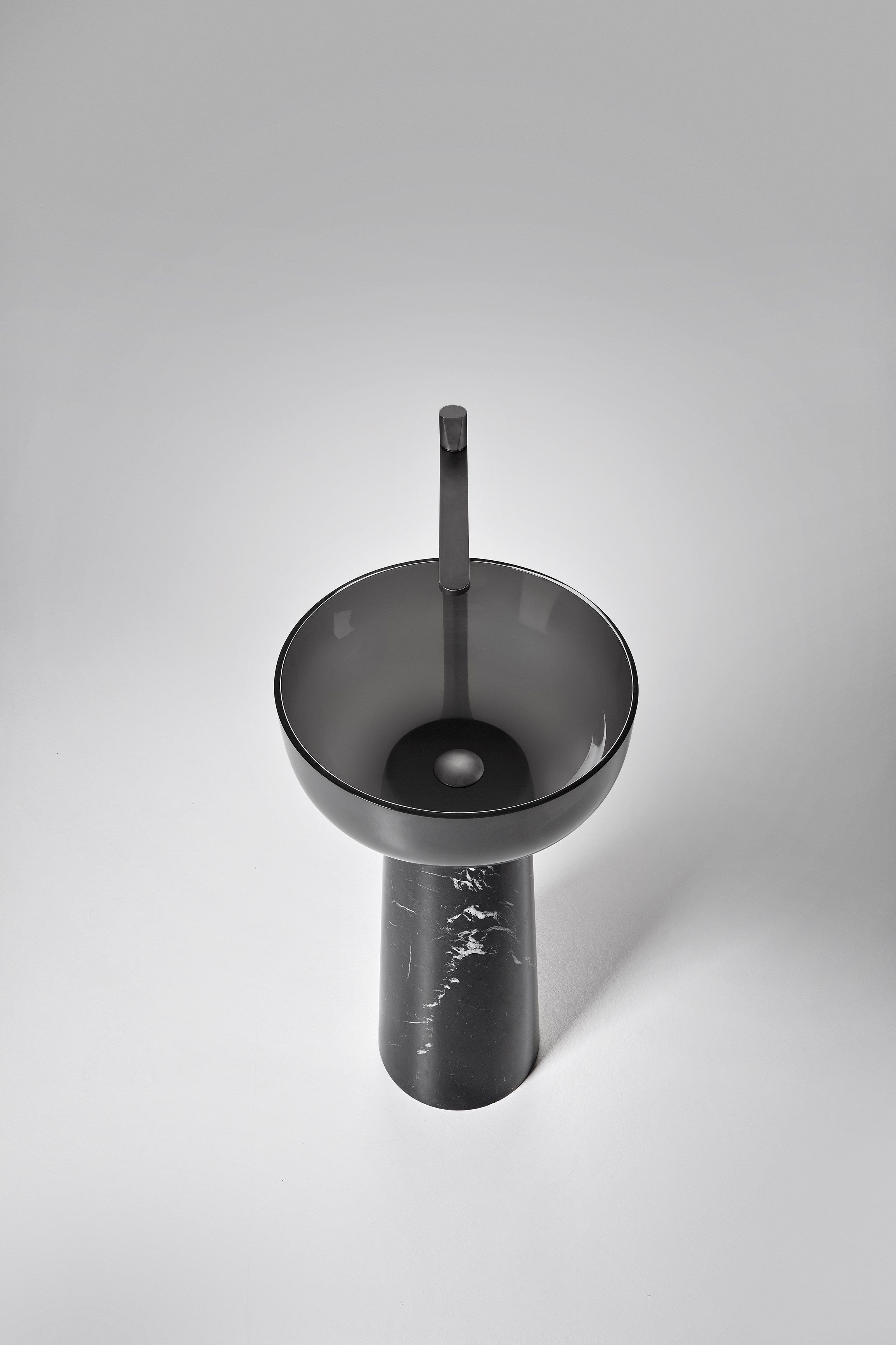 Круглый отдельно стоящий умывальник из черного мрамора Marquina Antoniolupi ALBUME10 + ALBUME21 ARCH-00047857 - Вид №5