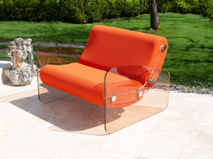 Кресло с подлокотниками