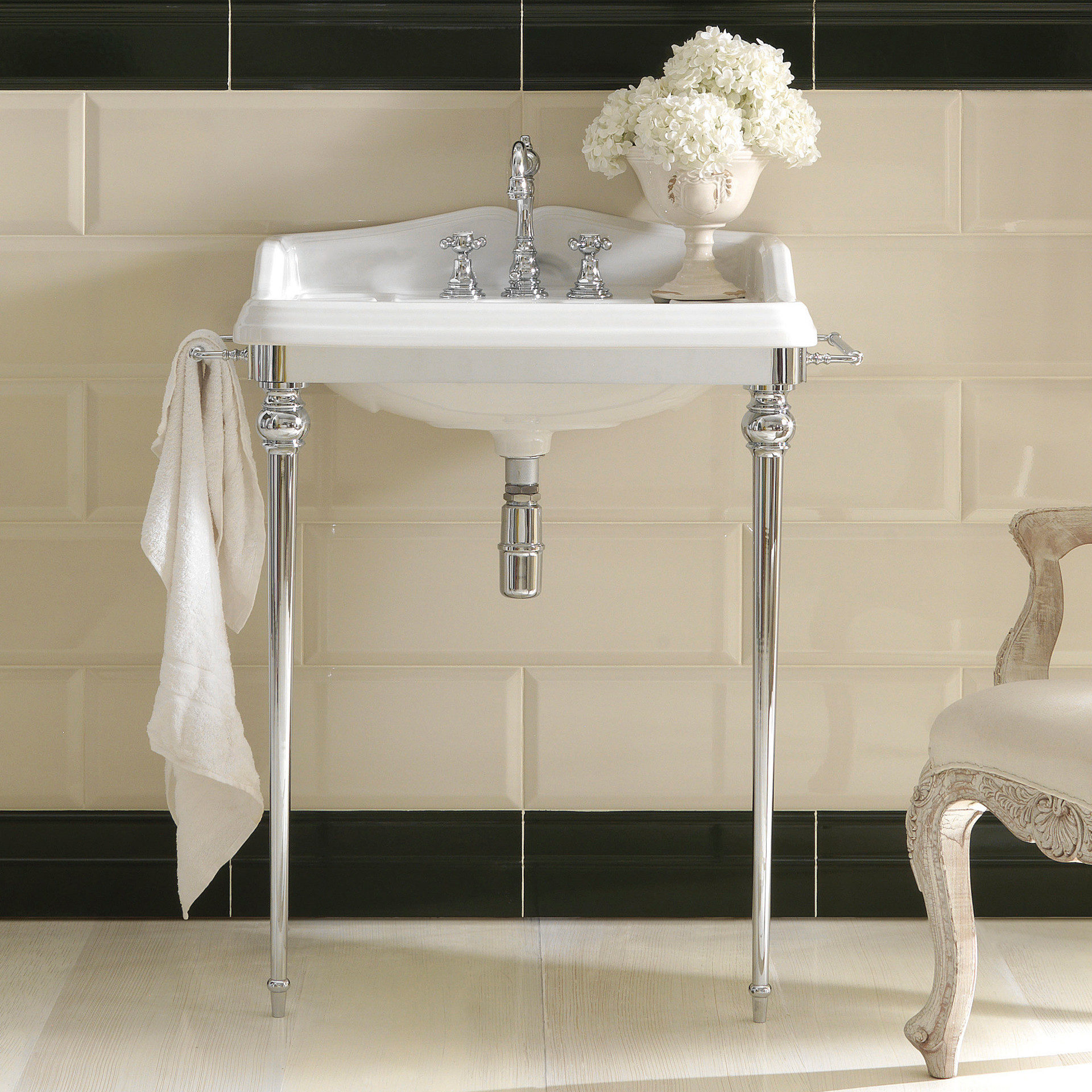 DA3090 3SC Консоль Dandy с умывальником LA02, сифоном Dandy и салфетками Classico Treesseci 3SC