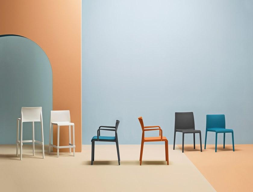 Pedrali Штабелируемый пластиковый стул с подлокотниками Volt 674/2 - Вид №6