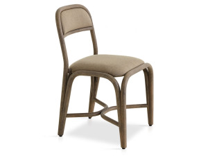 Стул из ротанга с мягким сиденьем