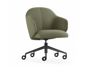 Вращающееся кресло с колесами