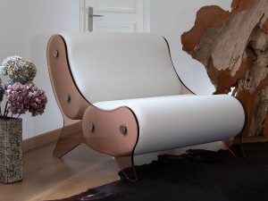 Кресло с подлокотниками