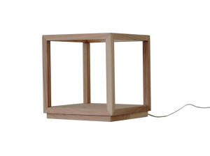 Напольная лампа из дуба