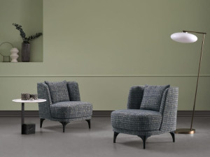 Тканевое кресло с подлокотниками