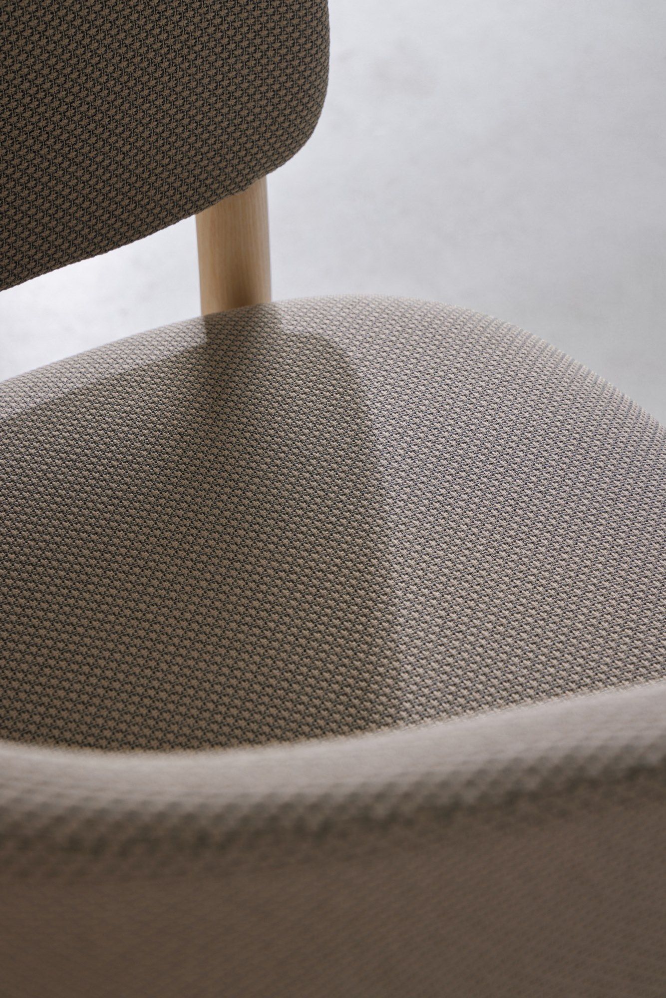 Мягкий тканевый стул с подлокотниками Blasco&Vila RC Wood ARCH-00035373 - Вид №7