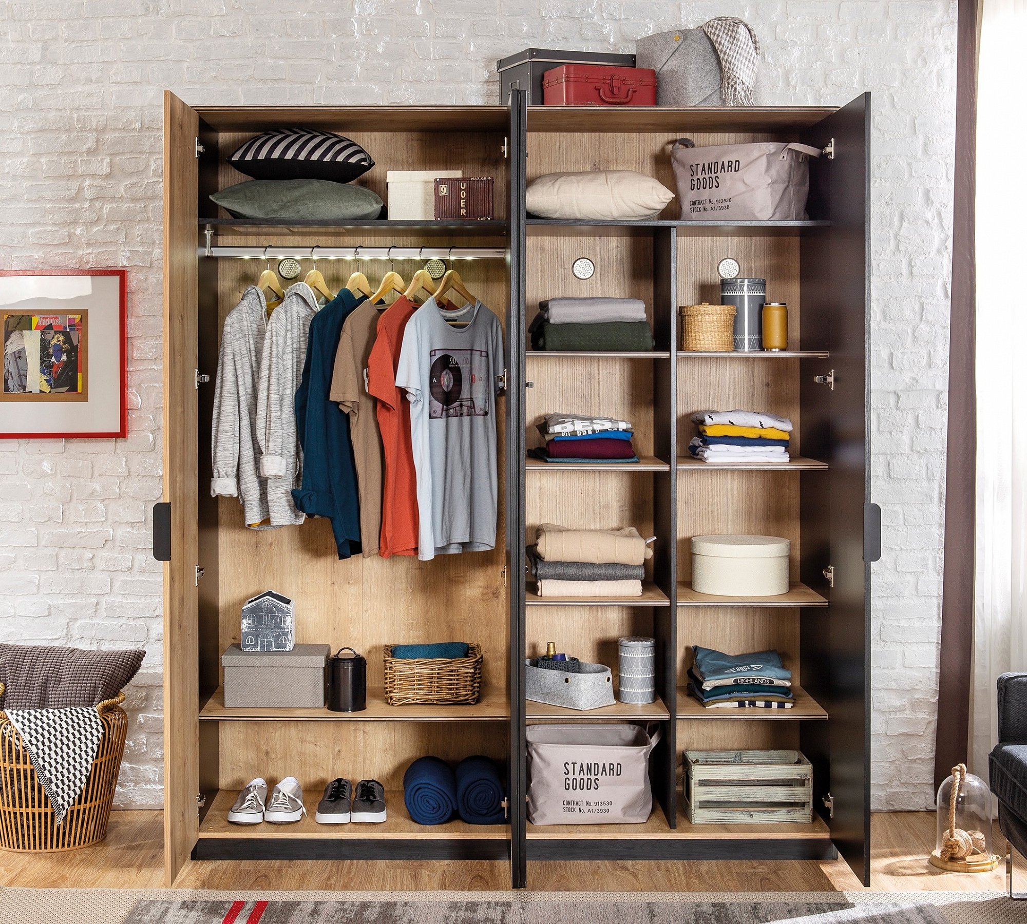 Шкаф четырехдверный с зеркалом черный Black CILEK BLACK 00-3832618 Черный Santreyd - Вид №1