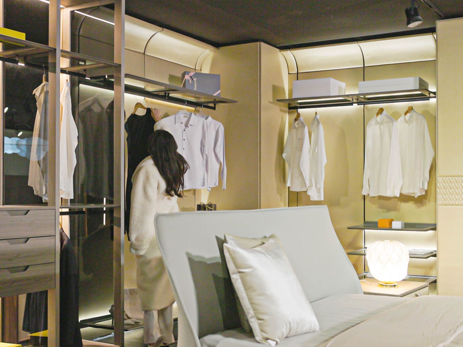 Деревянный и стеклянный угловой шкаф ABLE ASHLEY ARCH-00152833 - Вид №1