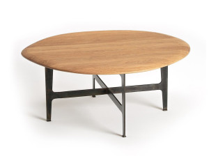 Низкий круглый журнальный столик из дуба