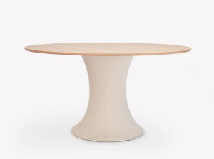 Круглый деревянный обеденный стол