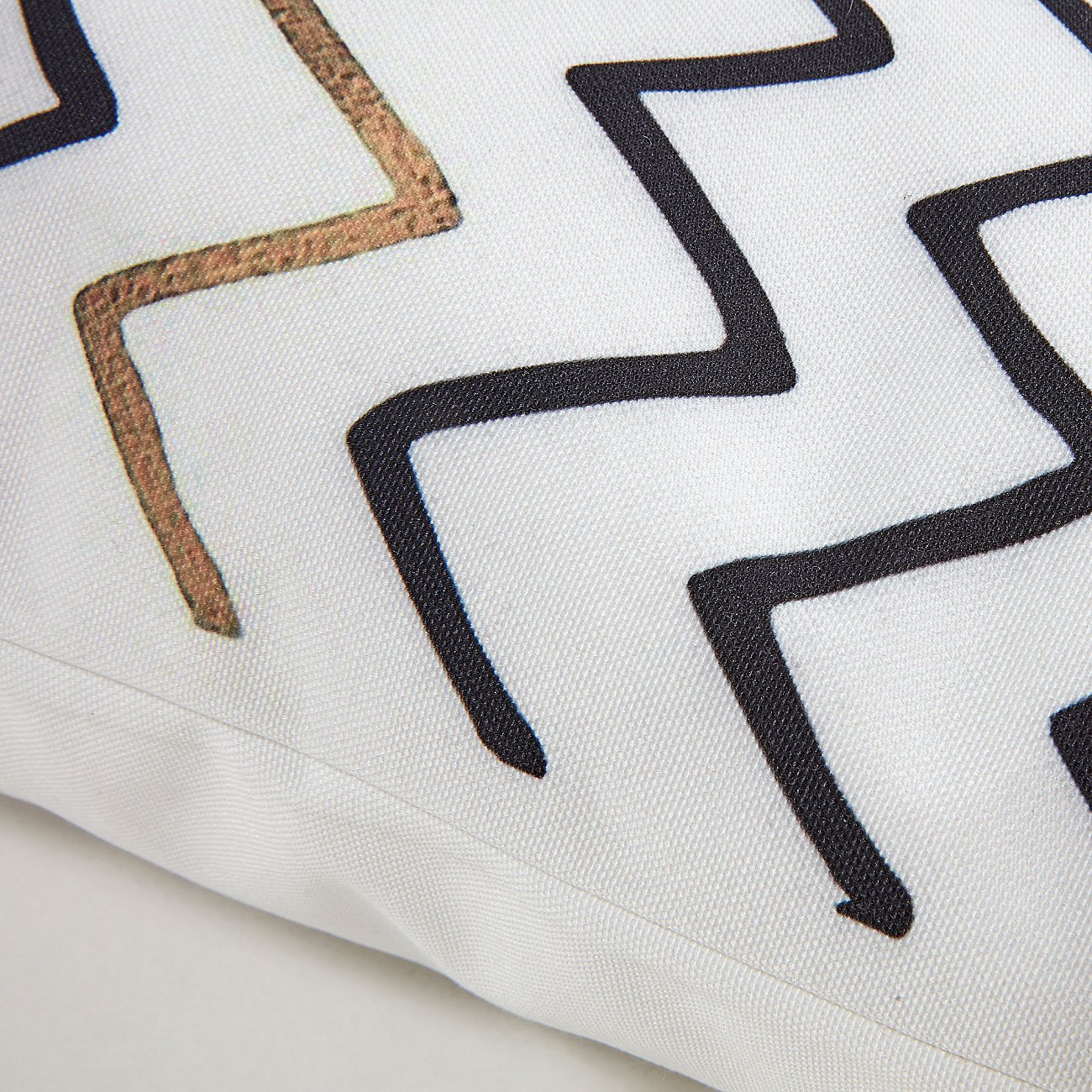 Чехол на подушку Jojo 45x45 с принтом от La Forma LA FORMA ОРНАМЕНТ 299181 Белый  - Вид №1