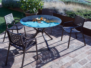 Круглый стол из фаянса и нержавеющей стали