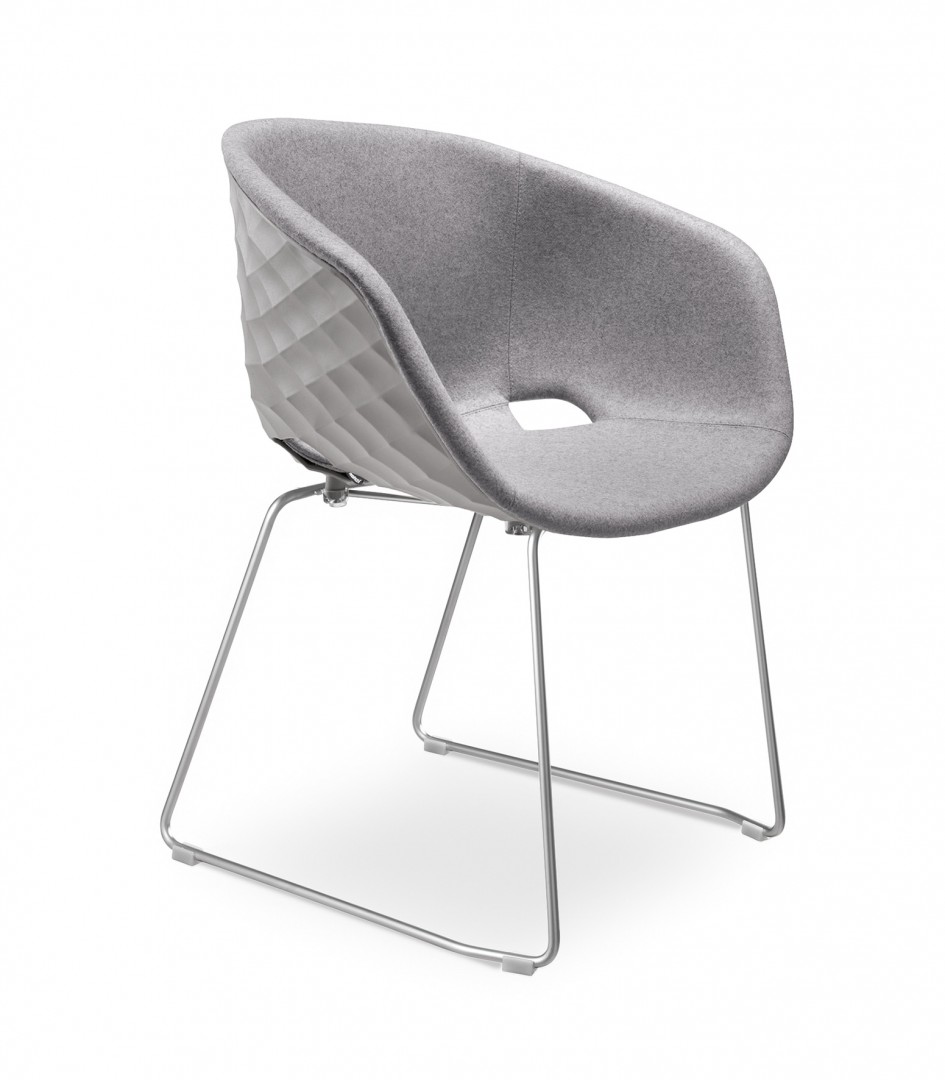 Uni-Ka 595M Кресло со стальным каркасом салазок. Обивка из полипропилена. Et al. Uni-ka