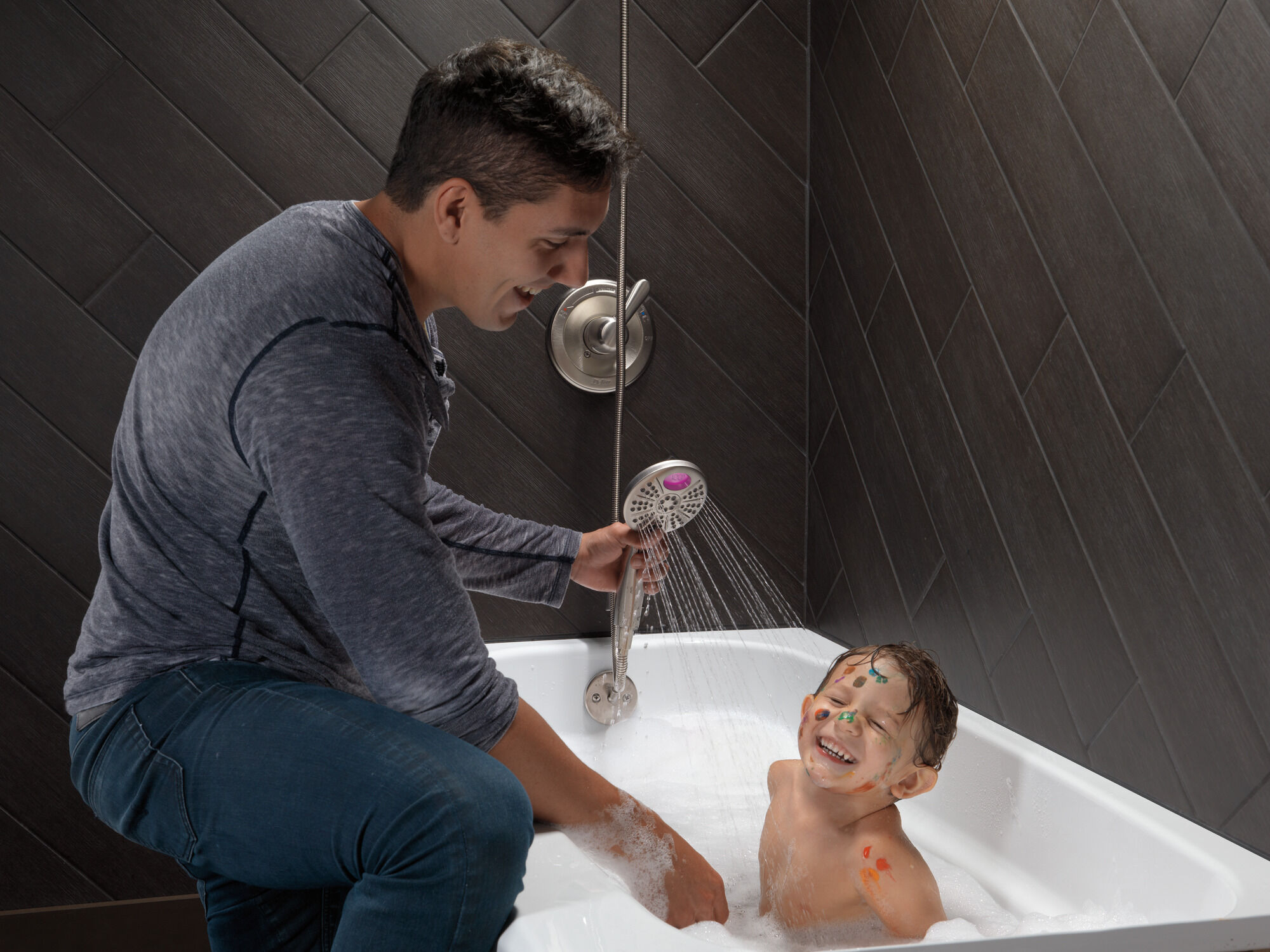 Temp2O® Ручной душ с 6 настройками Delta Faucet 59446-SS-PK - Вид №1