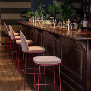 Стальной мягкий стул со спинкой