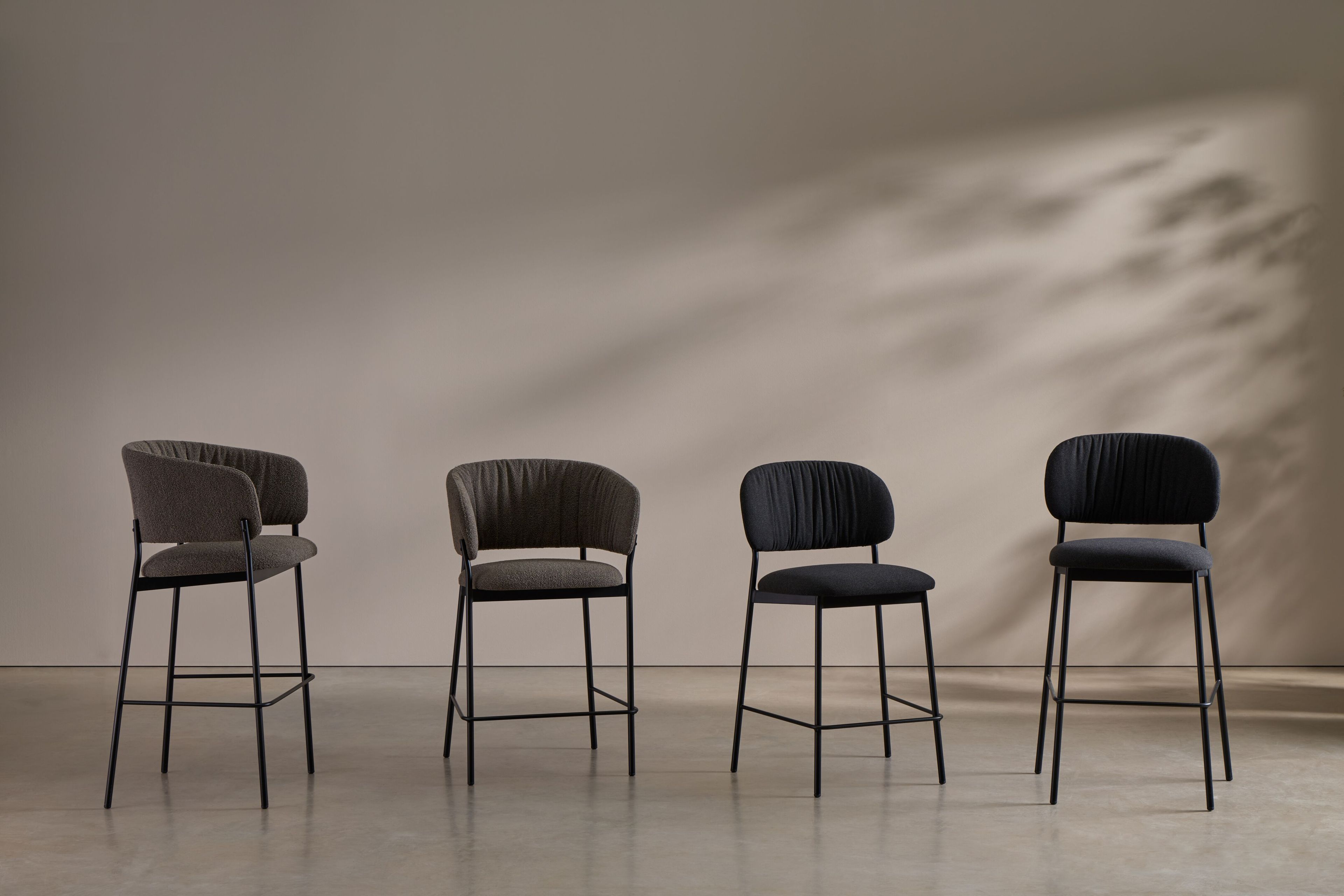 Высокий тканевый мягкий стул с подлокотниками Blasco&Vila RC Metal Soft ARCH-00068789 - Вид №5