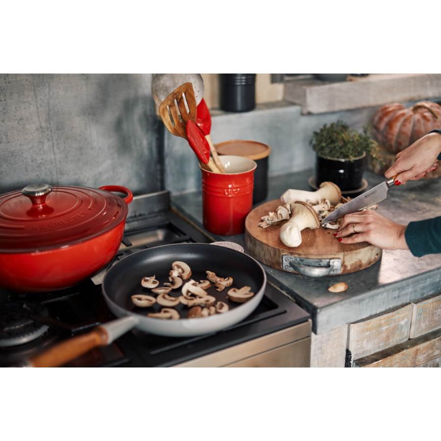 Сковорода чугунная Le Creuset с деревянной ручкой, Ø28 см, серая 20058285410460 - Вид №2