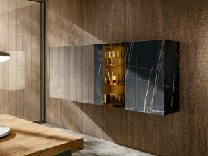 Стеклянный подвесной шкаф