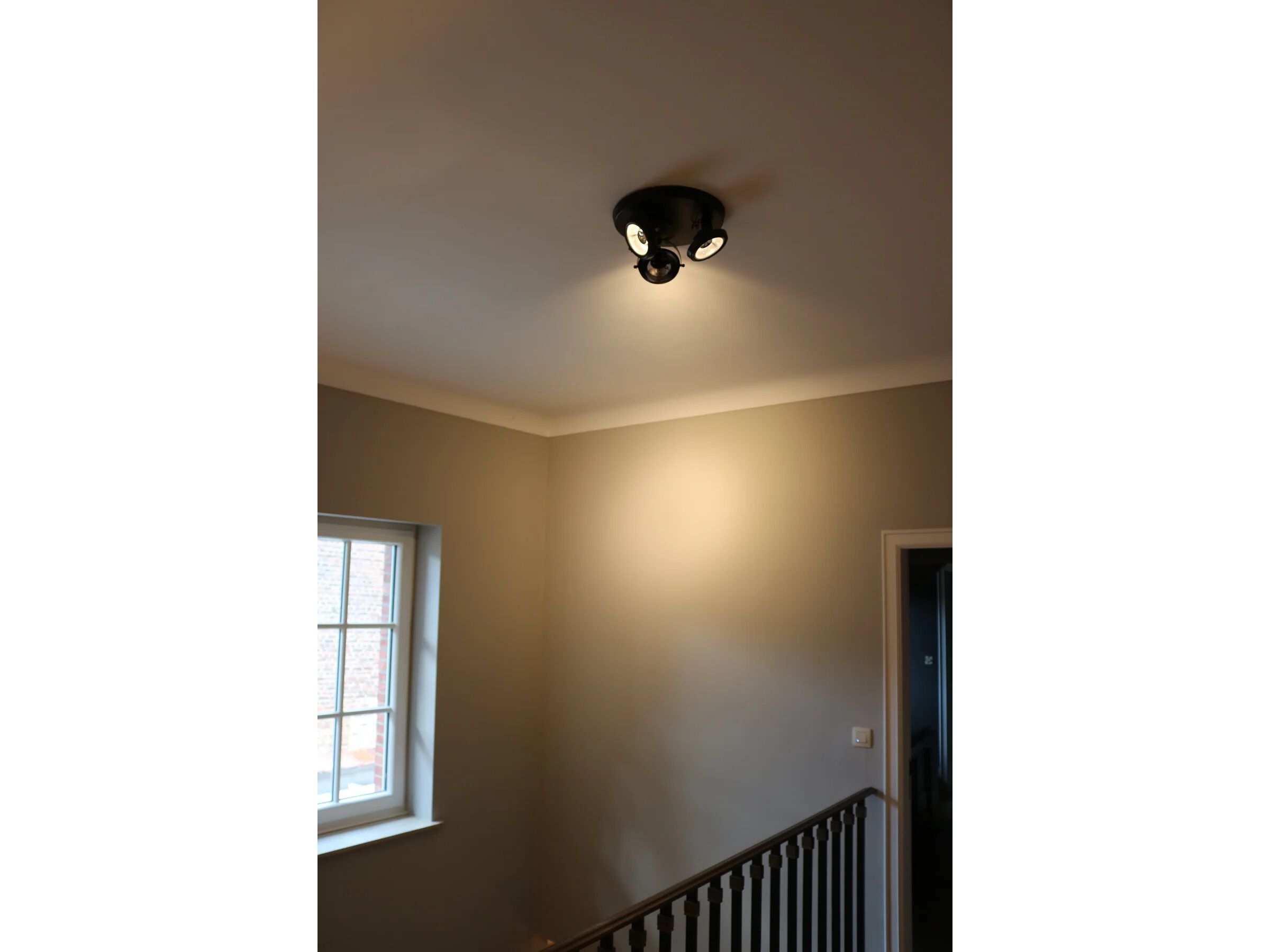 Регулируемая латунная потолочная лампа Authentage Lighting Centonze ARCH-00066506 - Вид №1