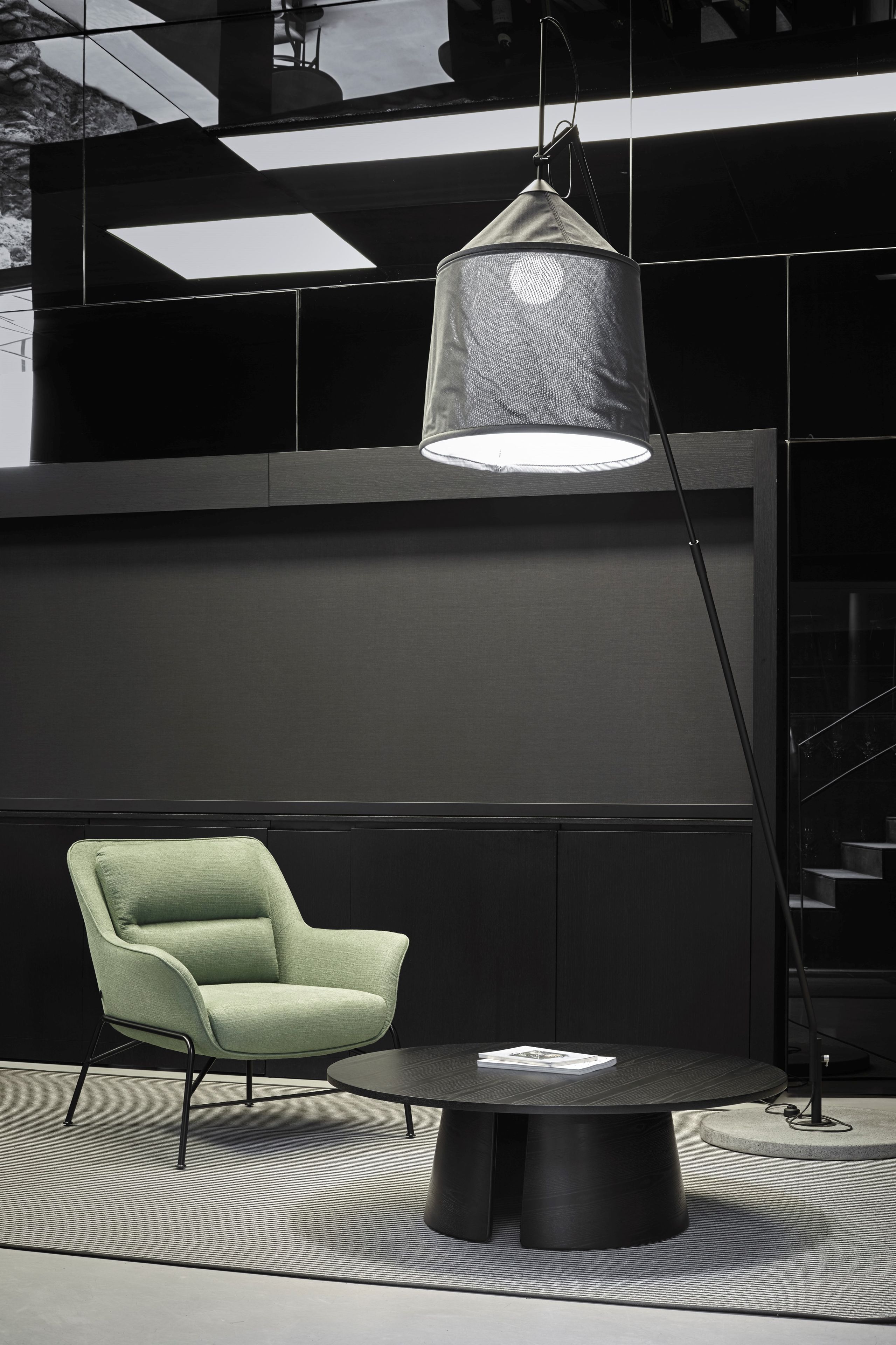 Полиэфирное кресло с подлокотниками TEULAT SADIRA ARCH-00002135