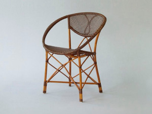 Стул из ротанга с подлокотниками