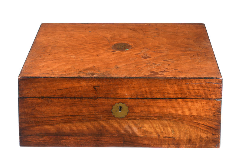 SOR27562 Шкатулка из викторианского ореха ijlbrown 