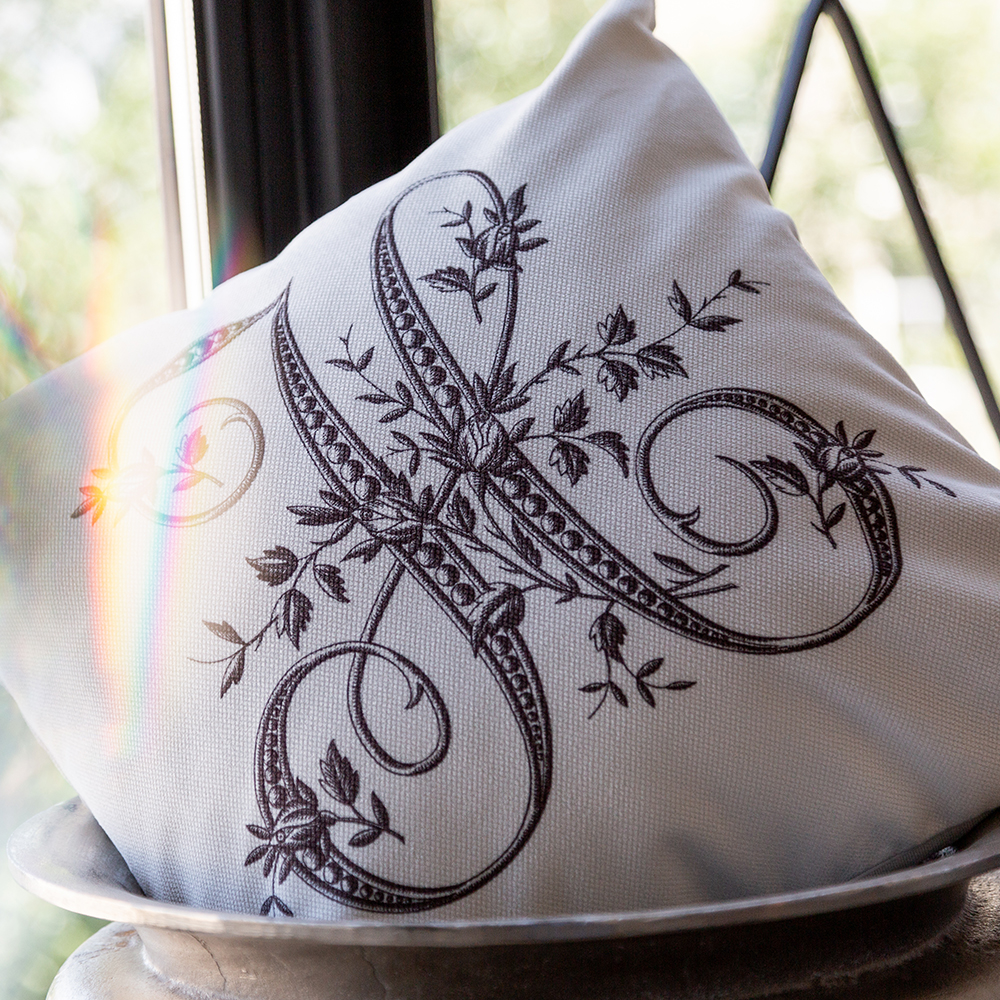 21080547 Арт-подушка «Монограмма буквы H» Object Desire Азбука мечты  - Вид №1