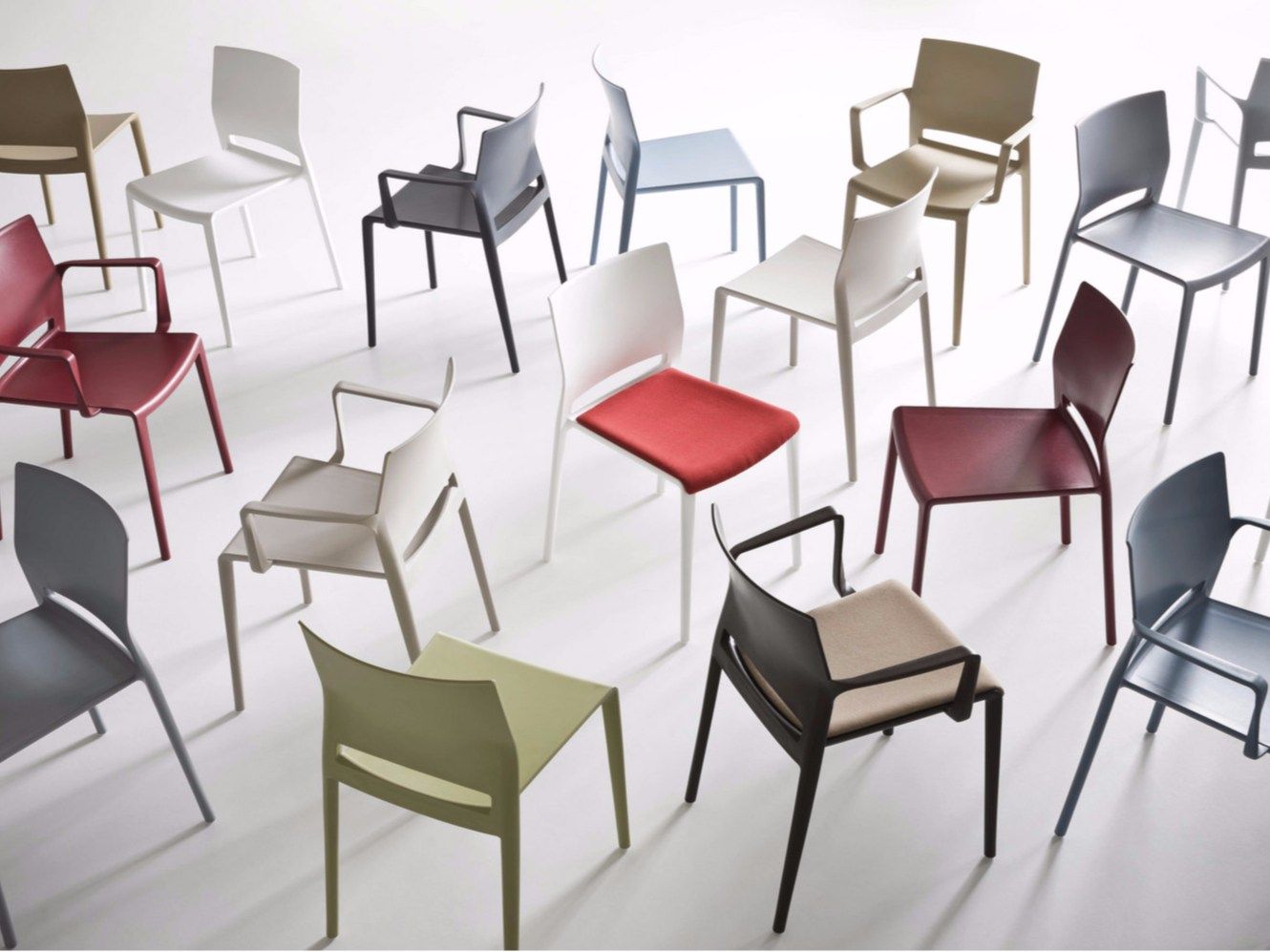 Штабелируемый стул из инженерного пластика с мягким сиденьем GABER Bakhita ARCH-00138713 - Вид №2