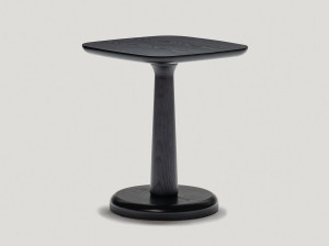 Высокий квадратный деревянный журнальный столик