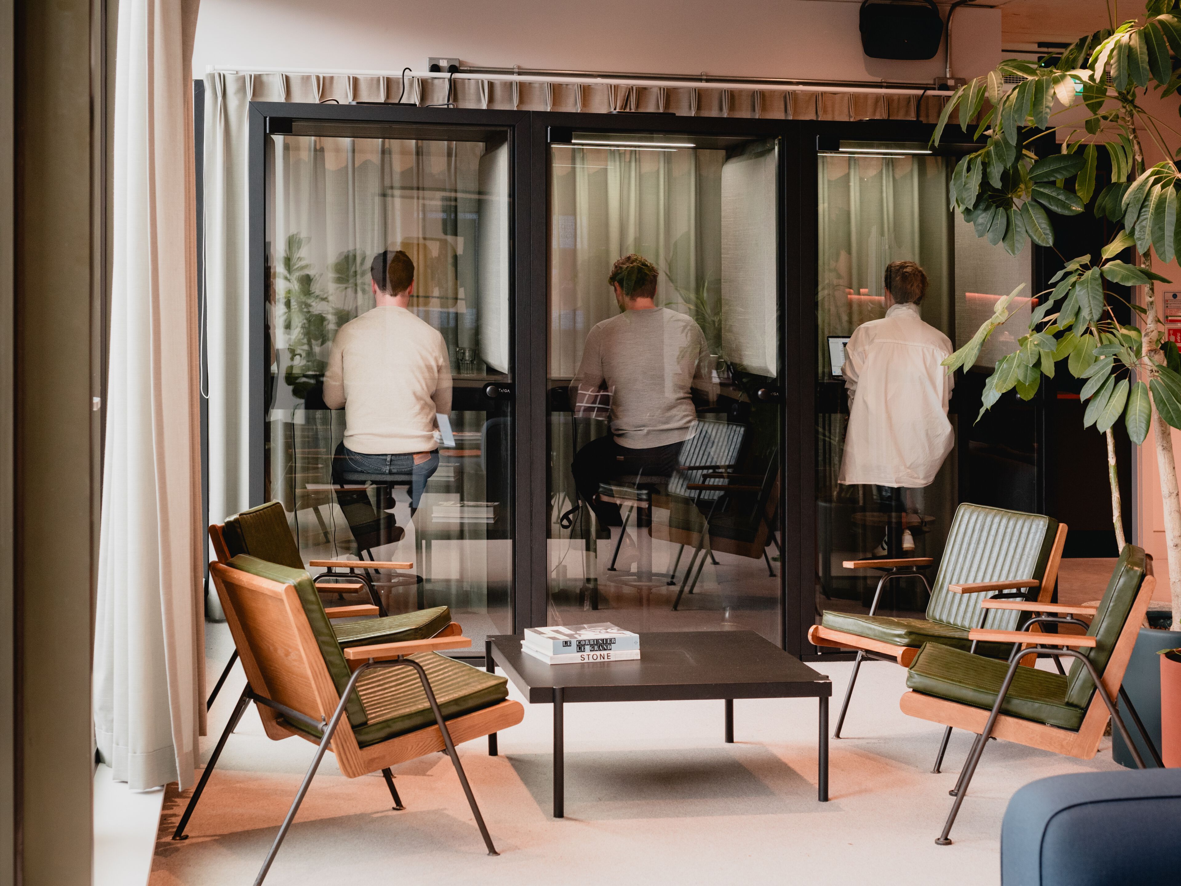 Одноместная акустическая офисная кабина со встроенным освещением Taiga Concept Lohko Box ARCH-00016643 - Вид №3