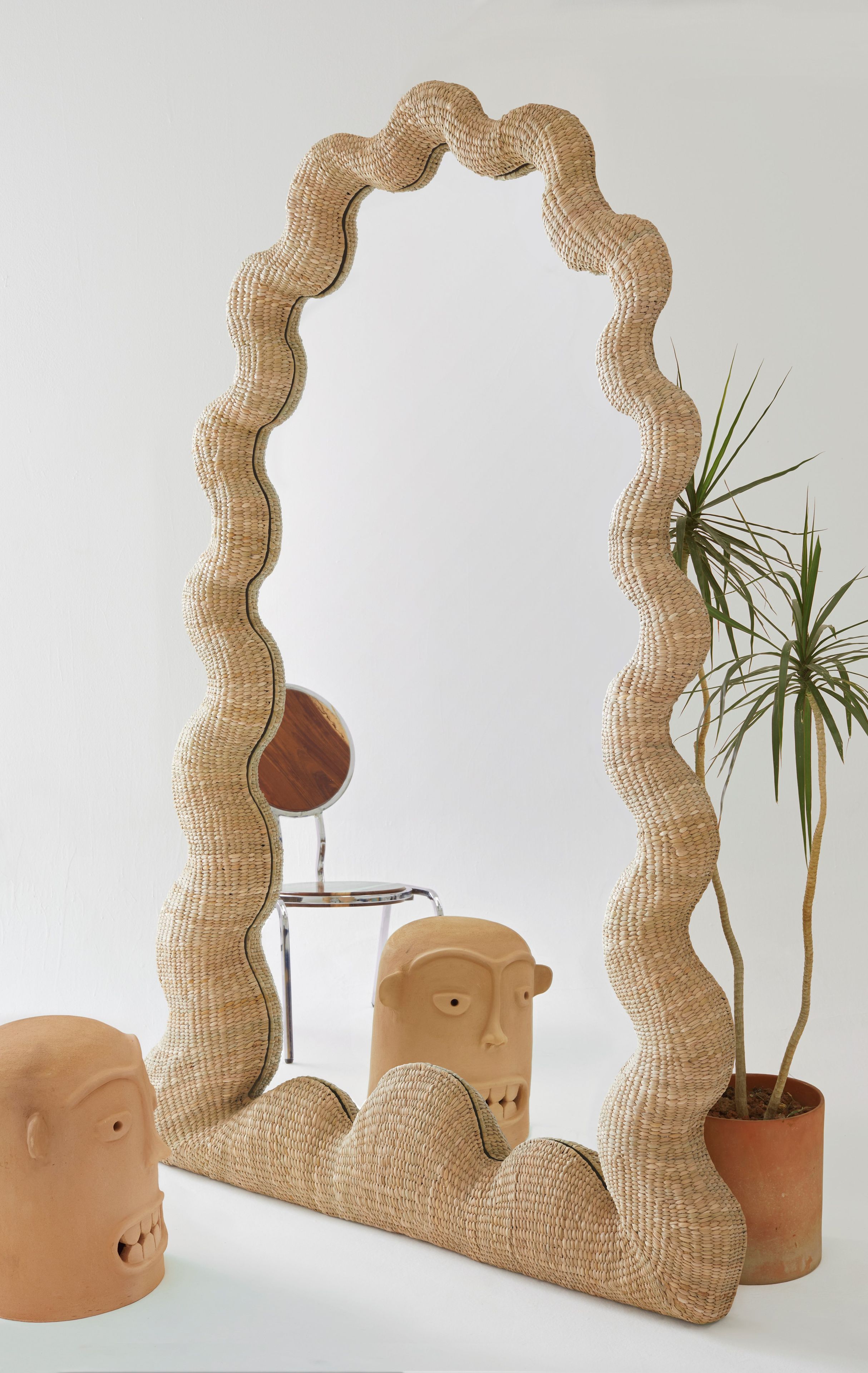 Напольное зеркало с рамкой из стекловолокна Movimento Gallery Joy Valdez ARCH-00101116 - Вид №1