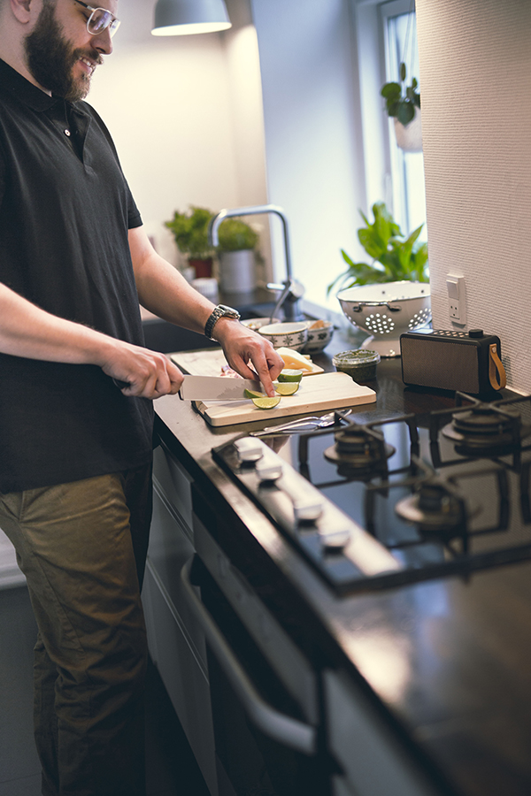 Колонка беспроводная с ремешком aMOVE синяя KREAFUNK KFNG71 - Вид №5