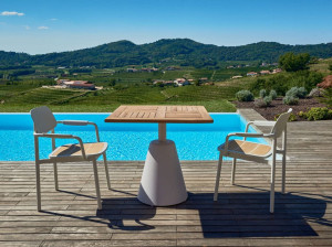 Квадратный садовый стол