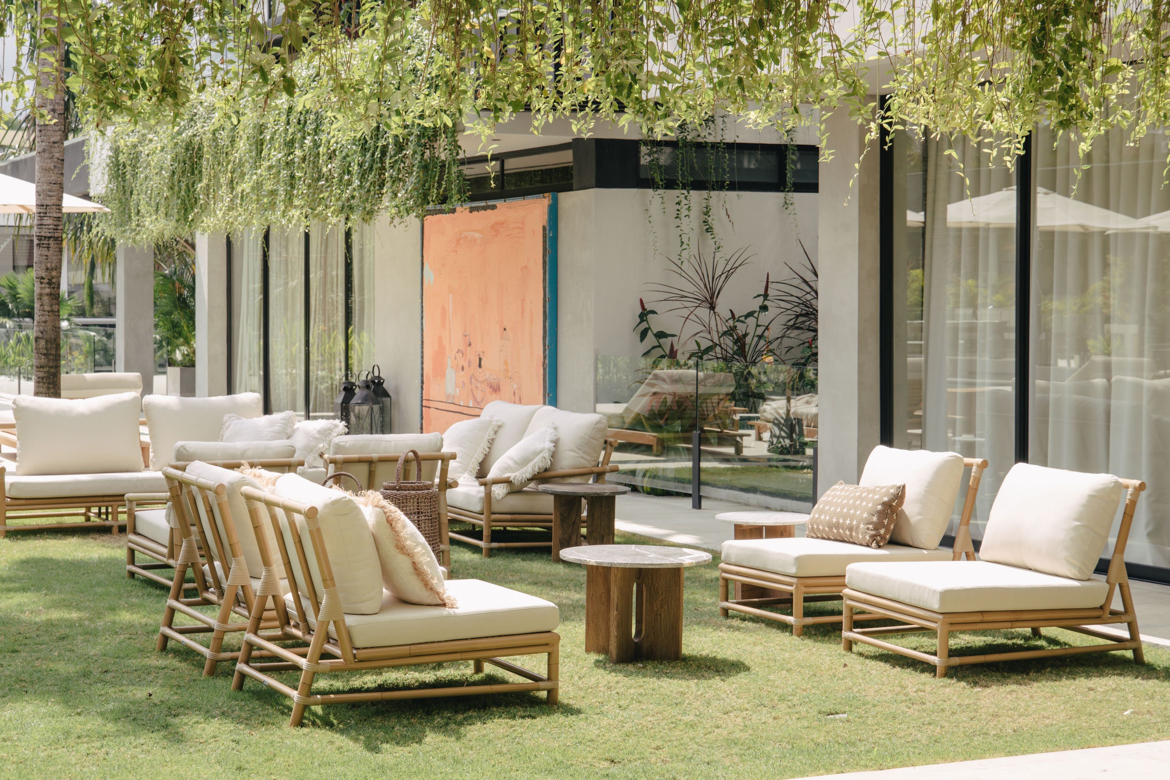 Высокий круглый стол из тикового дерева с мраморной столешницей cbdesign стела ARCH-00055804 - Вид №2