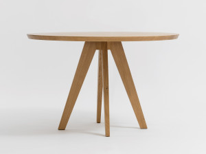 Круглый обеденный стол из массива дерева