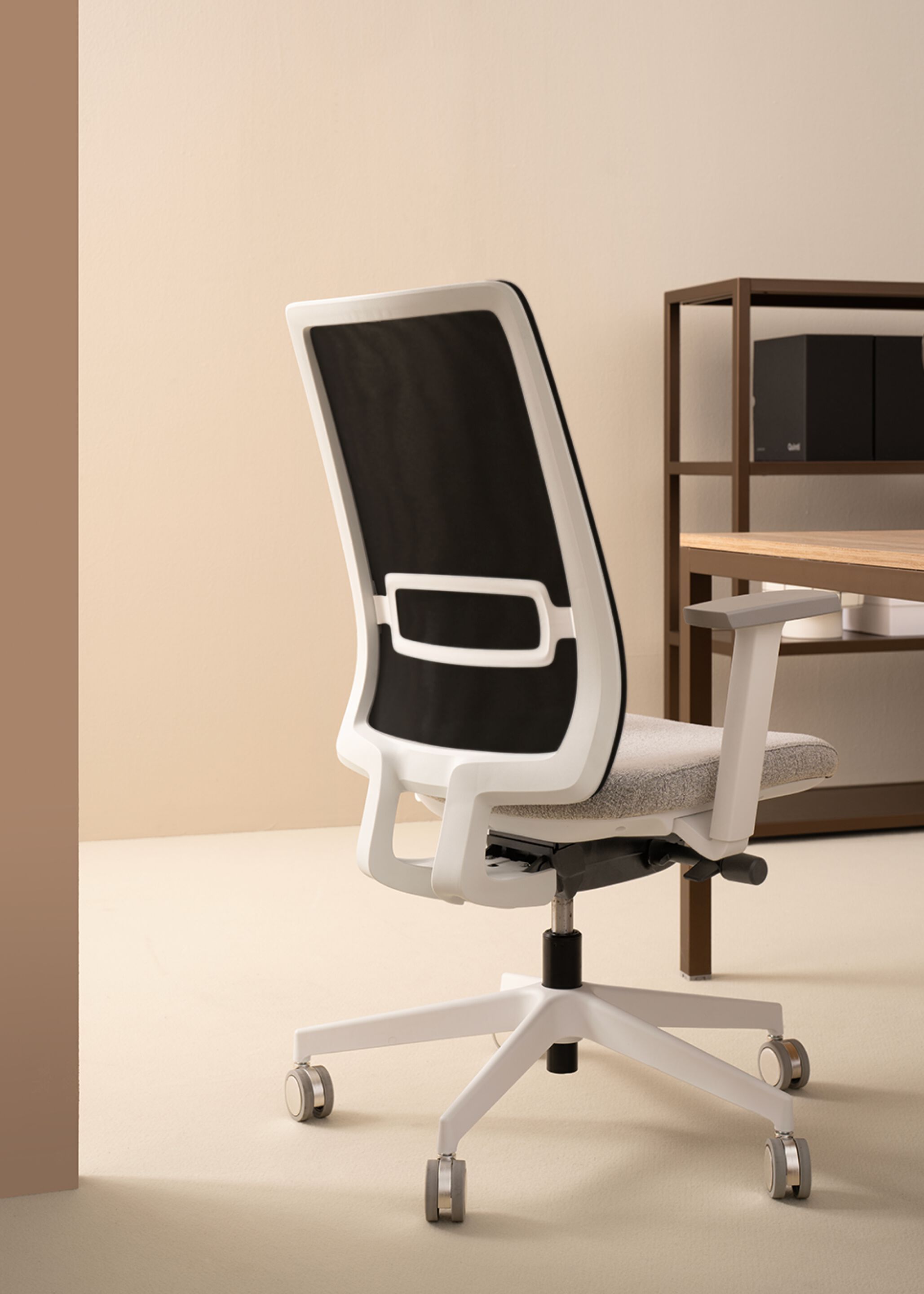 Тканевое вращающееся офисное кресло с подлокотниками Quinti Sedute SUN ARCH-00091512 - Вид №3