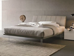 Gruppo Tomasella Двуспальная кровать из кожи с обитым изголовьем