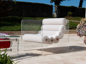 Кресло с подлокотниками