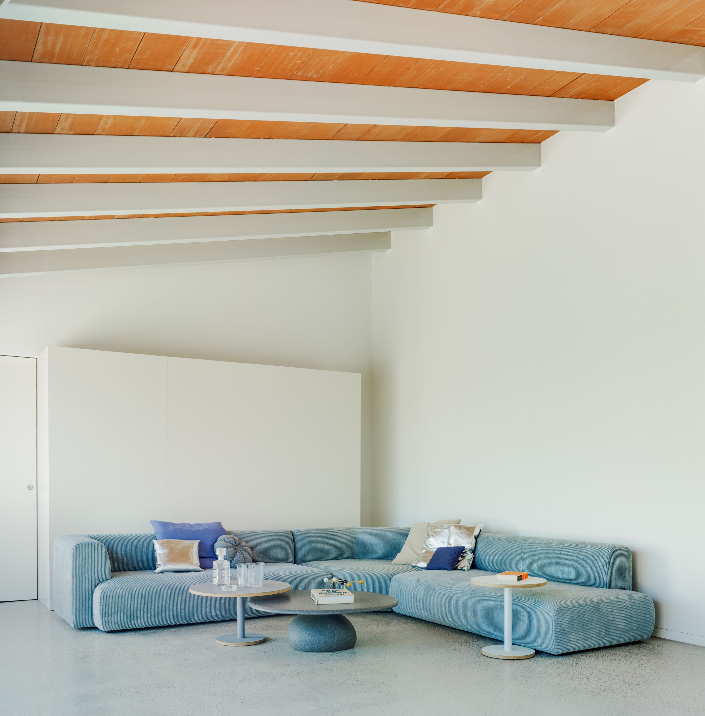 Круглый журнальный столик из композитного материала SANCAL ARCH-00107574 - Вид №6