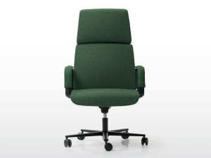 Офисное кресло руководителя с 5 спицевыми колесами