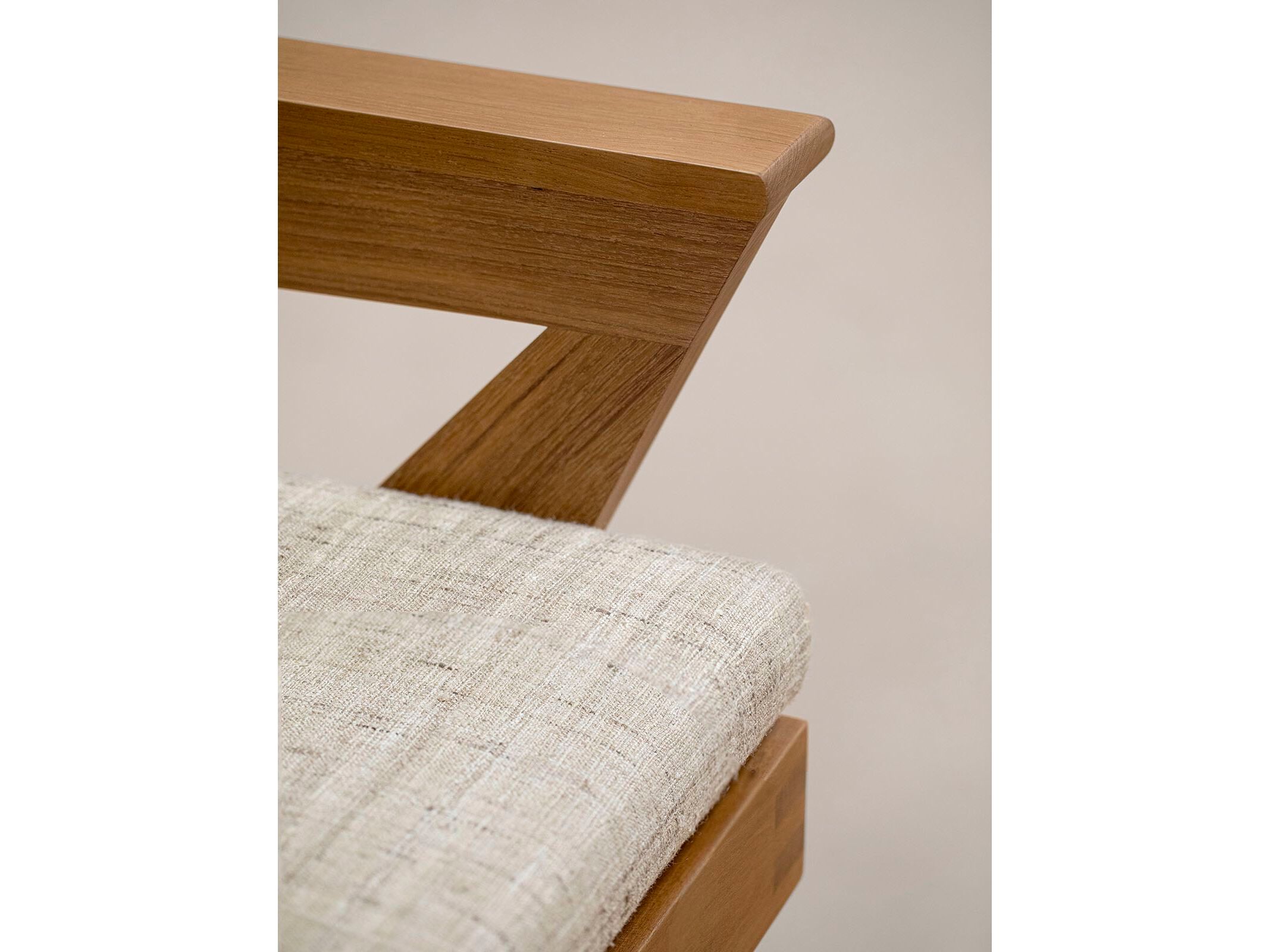 Кресло из тикового дерева с подлокотниками Phantom Hands Адитья Пракаш ARCH-00004268 - Вид №2