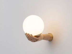 Деревянный настенный светильник