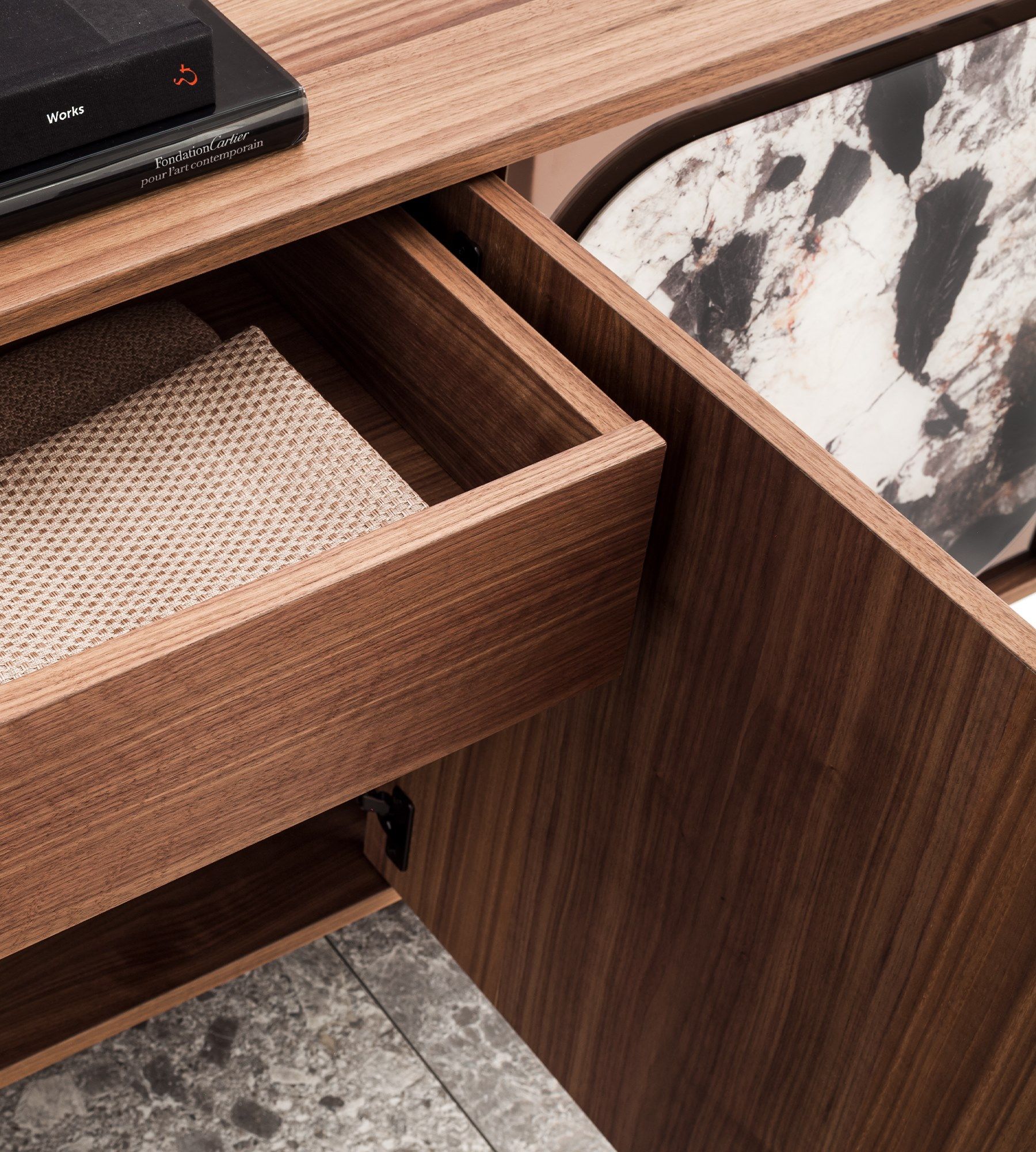 Шкаф из дерева и стекла с распашными дверями Morica Design Haute Couture ARCH-00108226 - Вид №8