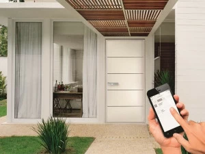 VIGHI Моторизованная бронедверь с открытием для смартфона Matik